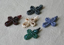 Kicsi keresztek csiszolt gy�ngy�kkel